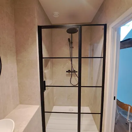 Spacious, Newly Renovated Loft - 107m2 Apartment *
