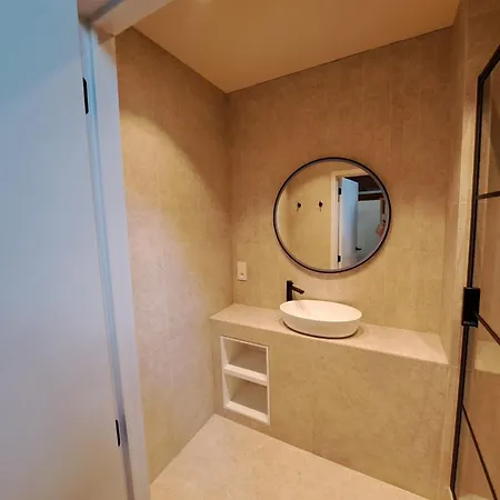 Spacious, Newly Renovated Loft - 107m2 *