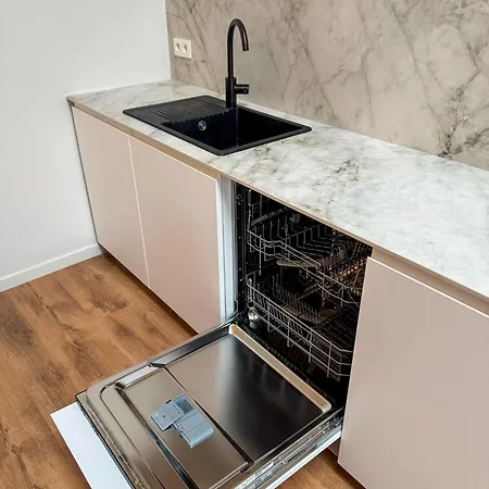 Spacious, Newly Renovated Loft - 107m2 *